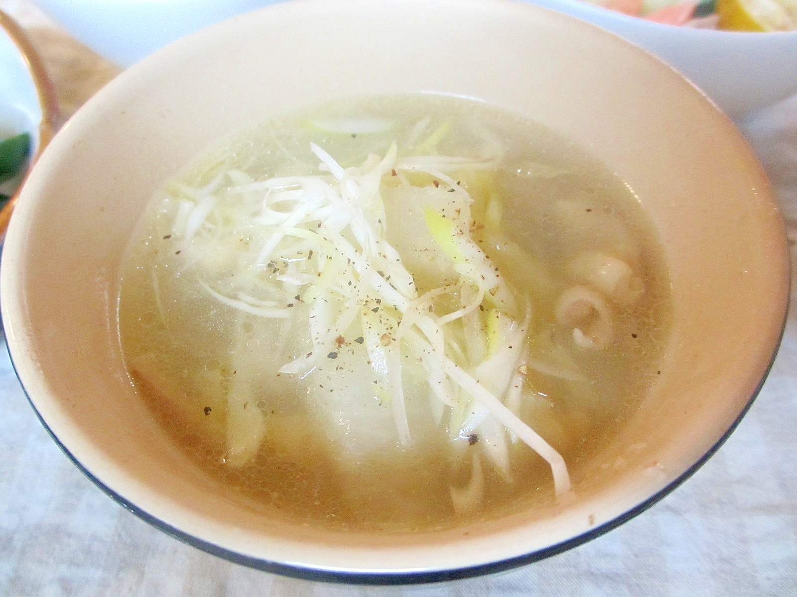 とり皮と白菜の中華スープ