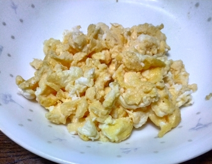 お弁当や丼ぶりに！マヨネーズ入りでふわふわ卵そぼろ