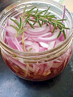 コレ作っとけばあとが楽 玉ねぎのハーブビネガー漬け レシピ 作り方 By まっしゅ77 楽天レシピ コレ作っとけばあとが楽 玉ねぎのハーブビネガー漬け レシピ 作り方 By まっしゅ77 楽天レシピ