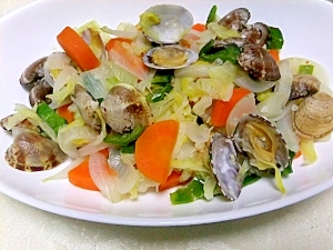 蒸野菜の自然な甘味で、あさりを調理。