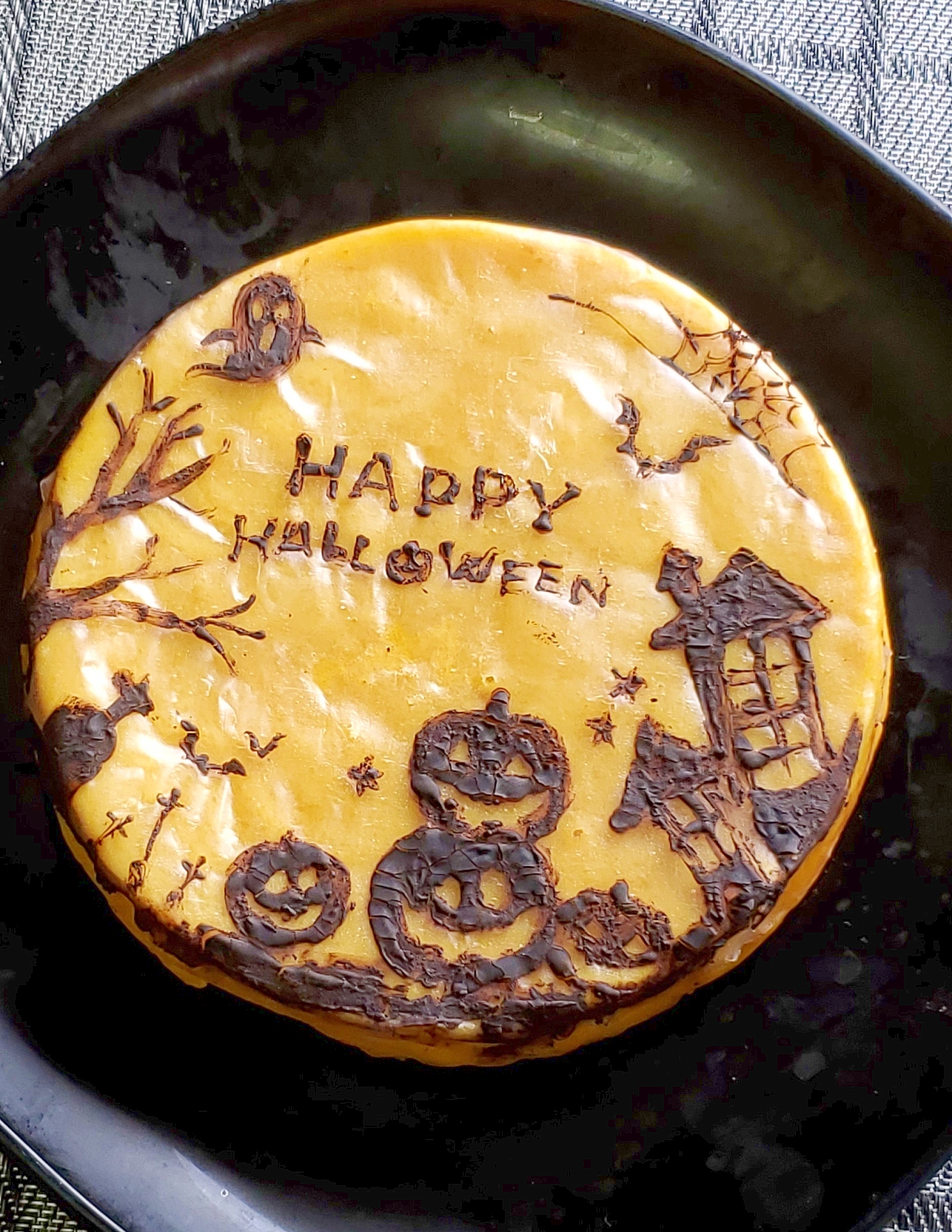 生春巻きの皮でデコる！ハロウィンかぼちゃのケーキ