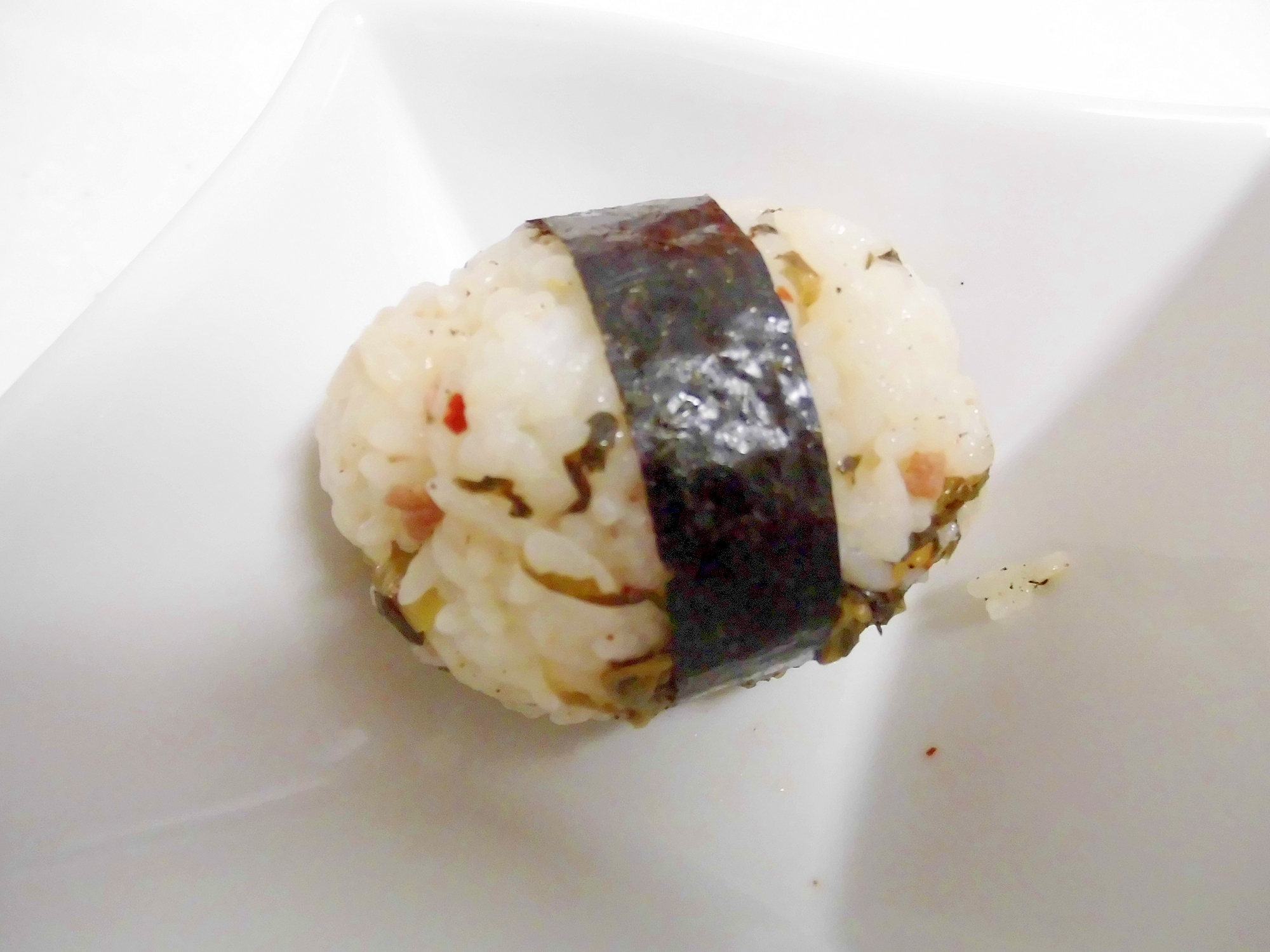 福岡県　辛子高菜と梅のおにぎり