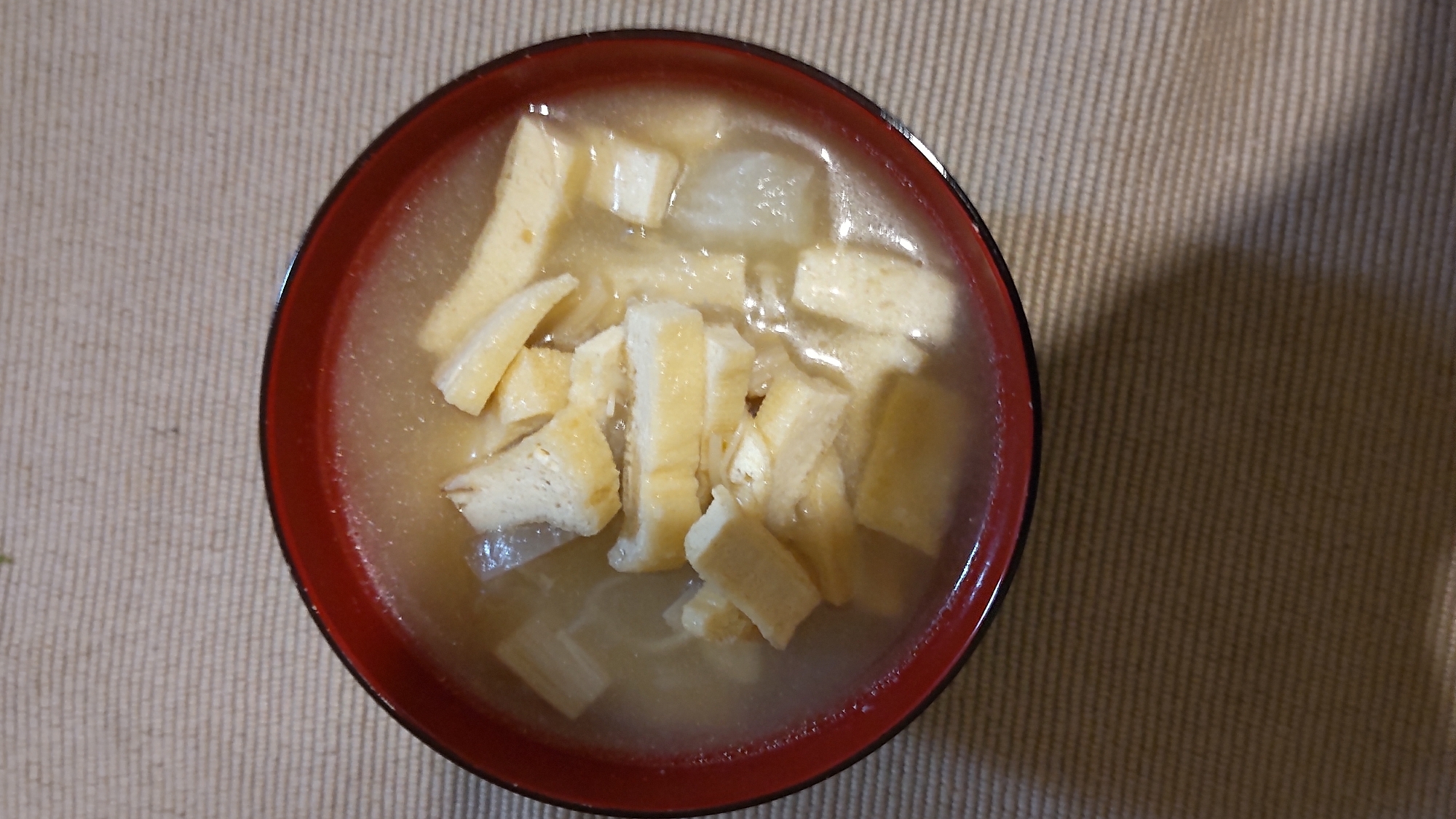 かぶ、油揚げ、えのき茸の味噌汁