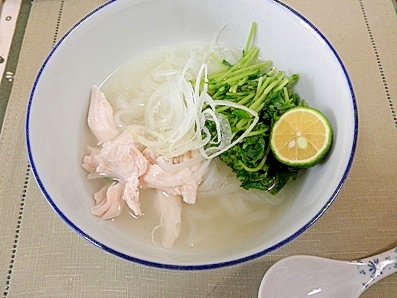 鶏ささみと豆苗のフォー(1人前250kcal)