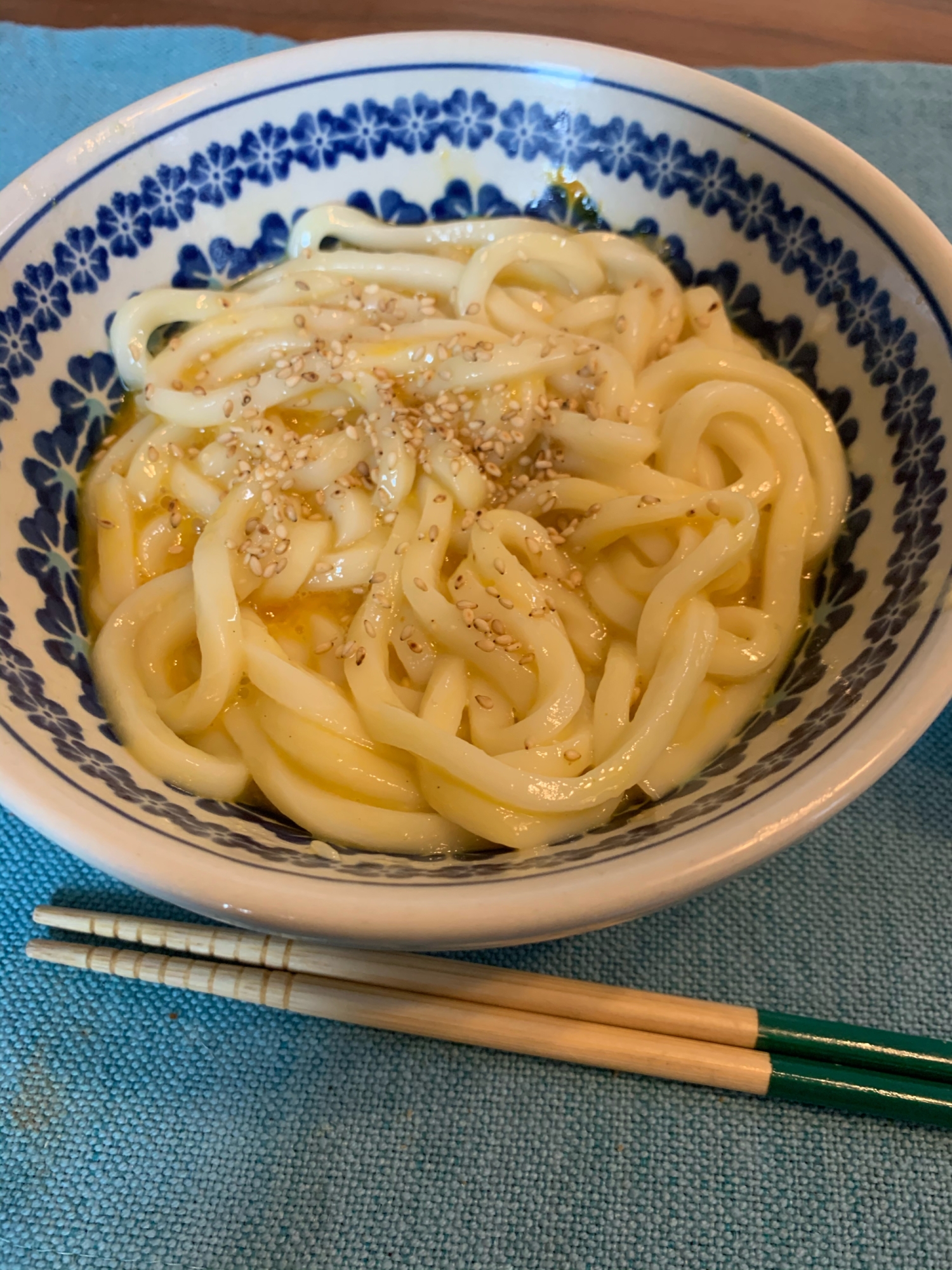 茹でて混ぜるだけ！釜玉チーズカレーうどん