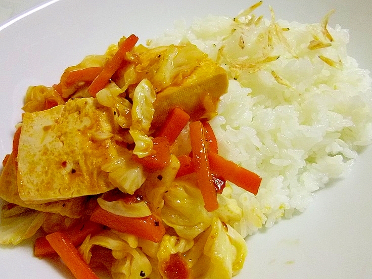 豆腐とキャベツのトマト炒めごはん