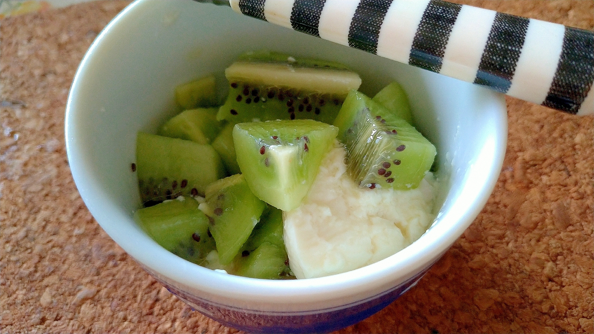 キウイゴロゴロ豆乳づくし