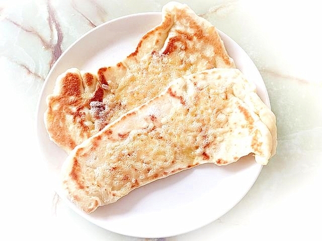 ふっくらもっちり!?チーズ乗せのナン♪