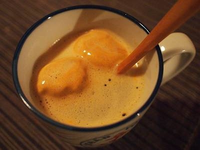 夕食後に大好きなマシュマロカフェオレ♪おやつなしのつもりが。。。なぜかポテチをつまんでた！なぜだぁ～意志が弱すぎ（涙）