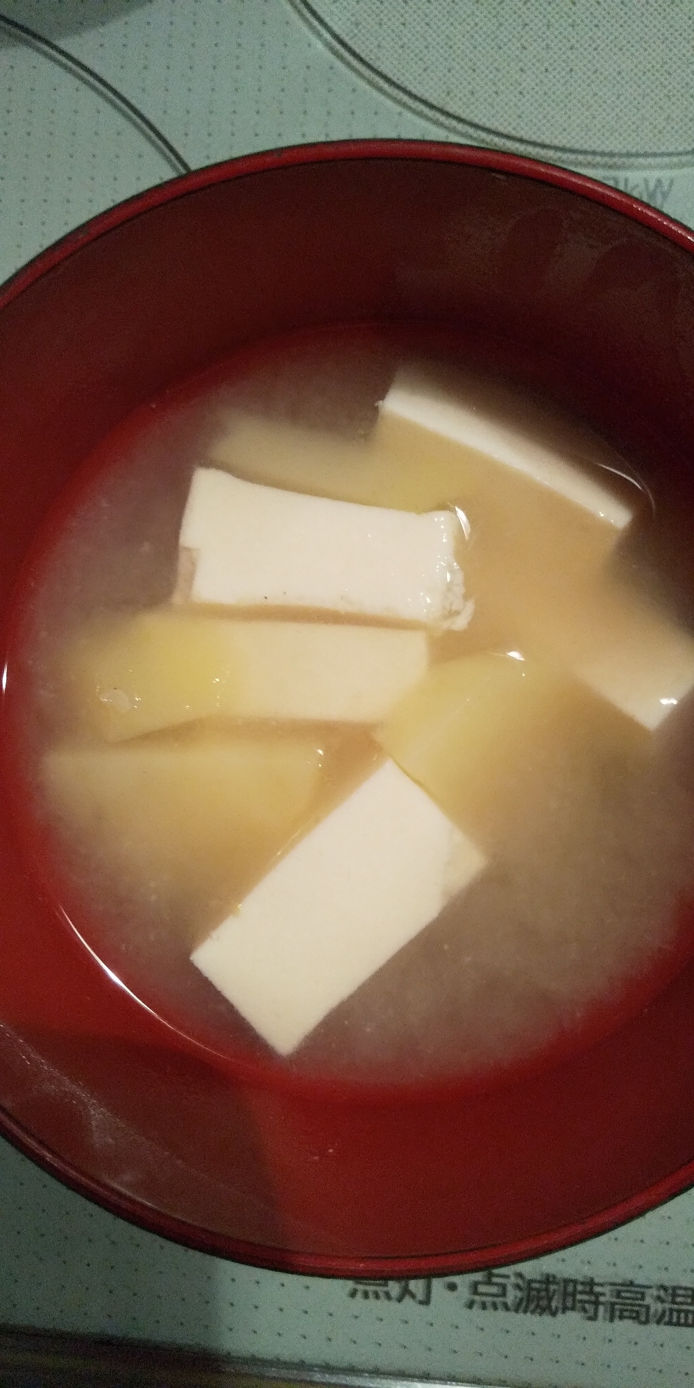 豆腐とじゃがいもの味噌汁