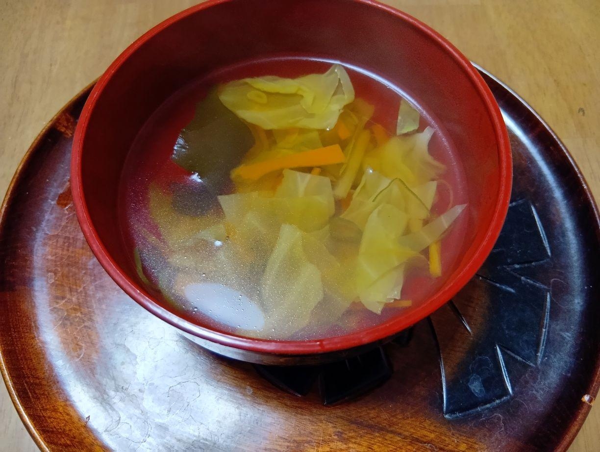 ねぎとキャベツと人参のコンソメスープ