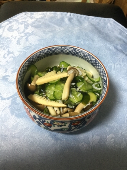竹の子の酢の物で季節感が出ていいなと思い参考にさせて頂きましたました。
しめじ竹の子が入って美味しかったです。
ありがとうございました。