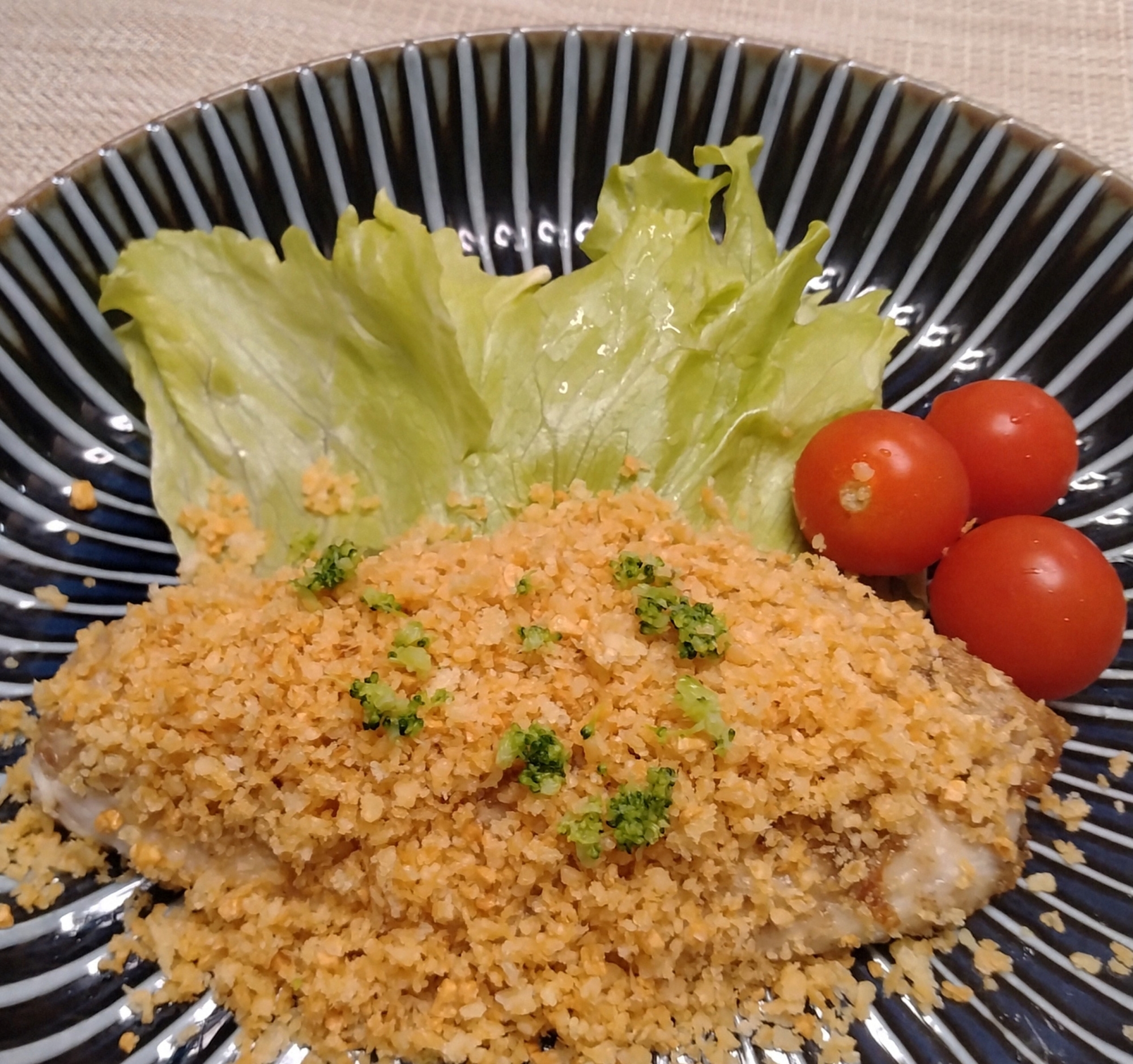 国産チーズたっぷりのニンニク味衣の焼きフライ