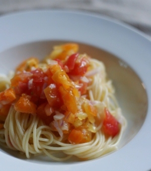 カラフル・トマトの冷製パスタ