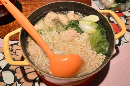 こんにちわ♪寒かったので鍋が美味しかったです (^_^)
塩麹の旨味で、野菜がたくさん食べられました☆
スープが美味しいので、〆に雑炊にしました♪ごちそう様〜♥
