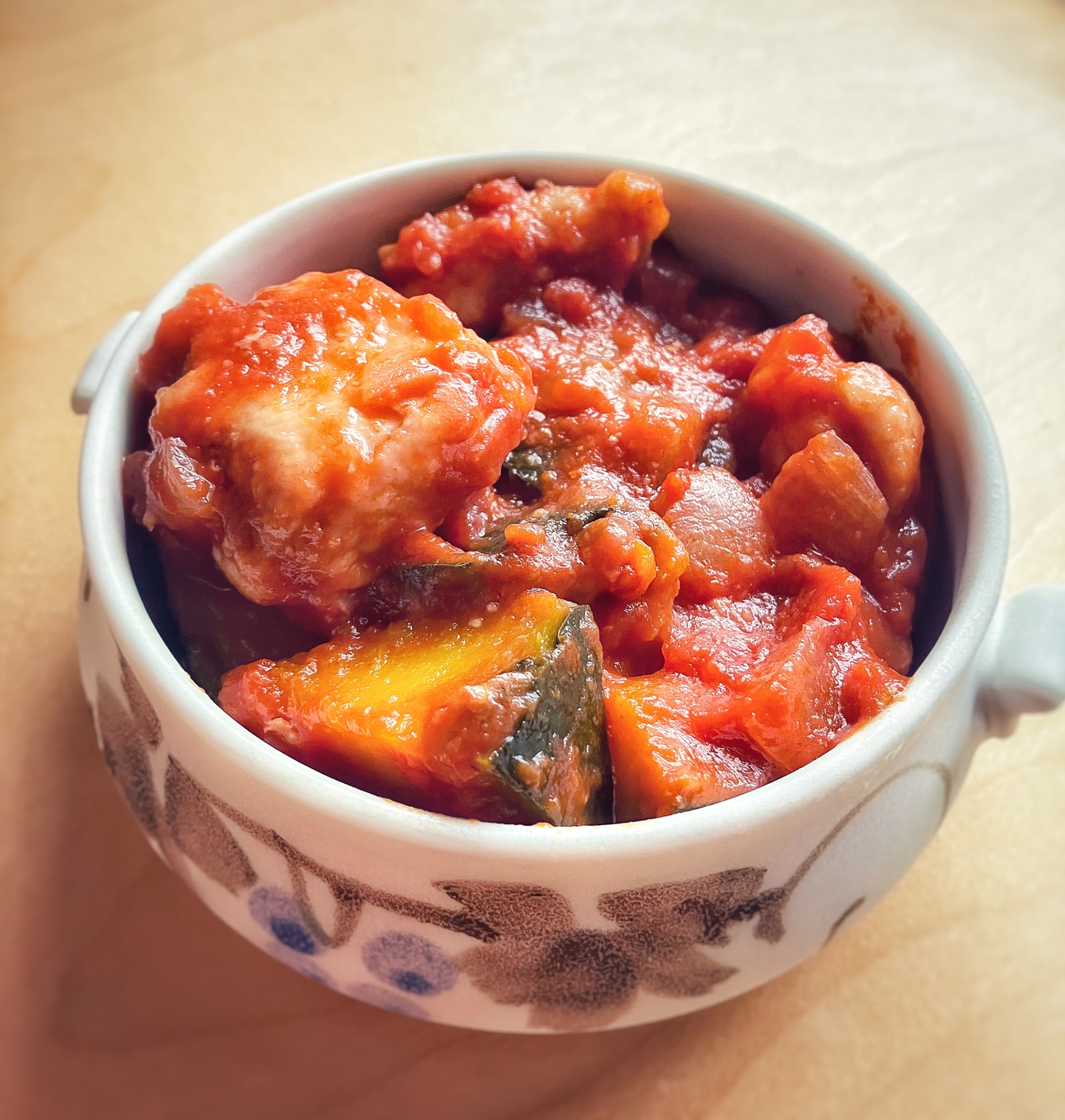 鶏肉とかぼちゃのトマト煮込み