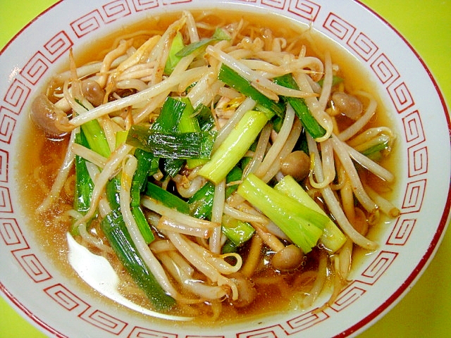 もやしとニラしめじのキムチ醤油ラーメン