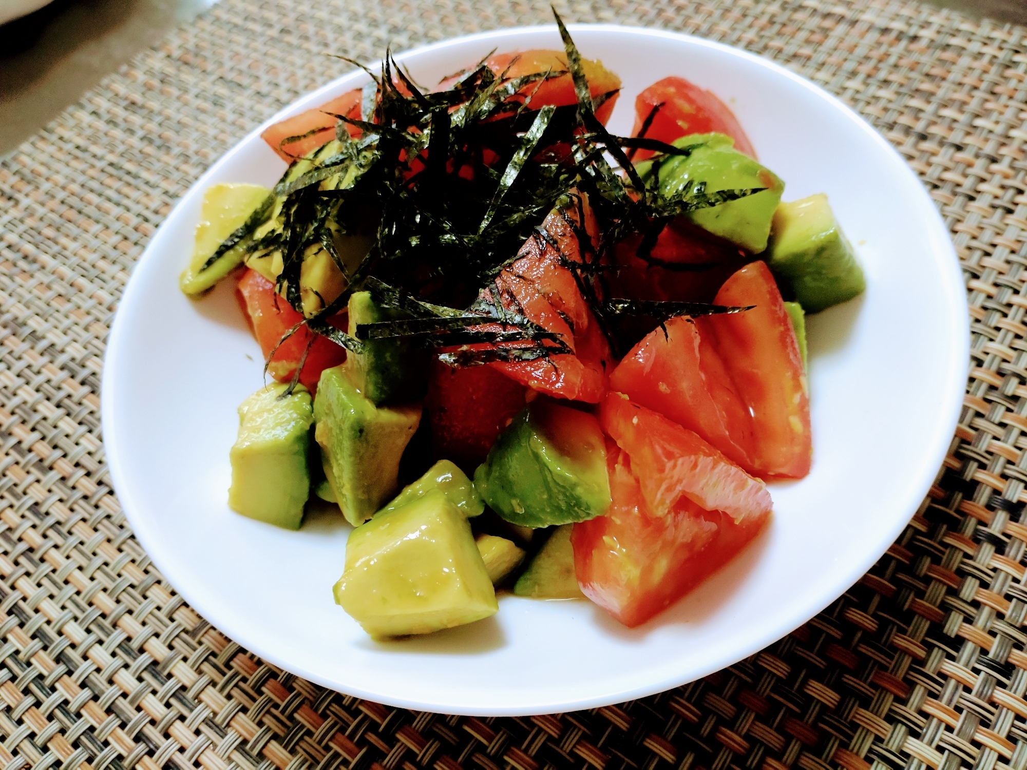 アボカドとトマトのわさび醤油和え