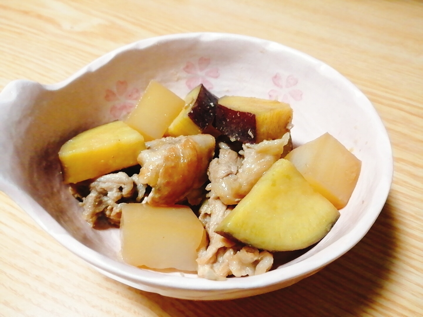 豚肉とさつまいもとこんにゃくの煮物