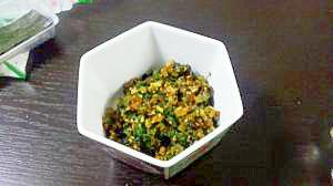 簡単で、ご飯がすすむ!カブの葉のごま油炒め