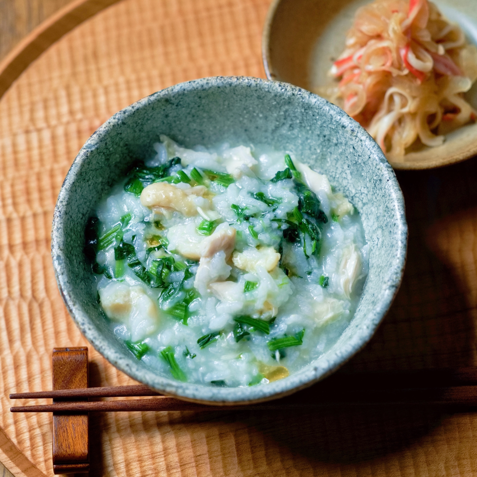 ほうれんそうと鶏手羽元の中華がゆ