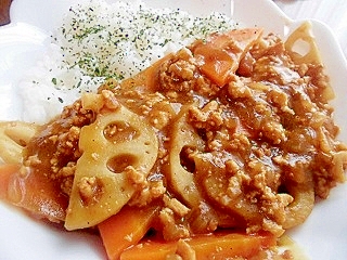 鶏ひき肉とれんこんの和風カレー