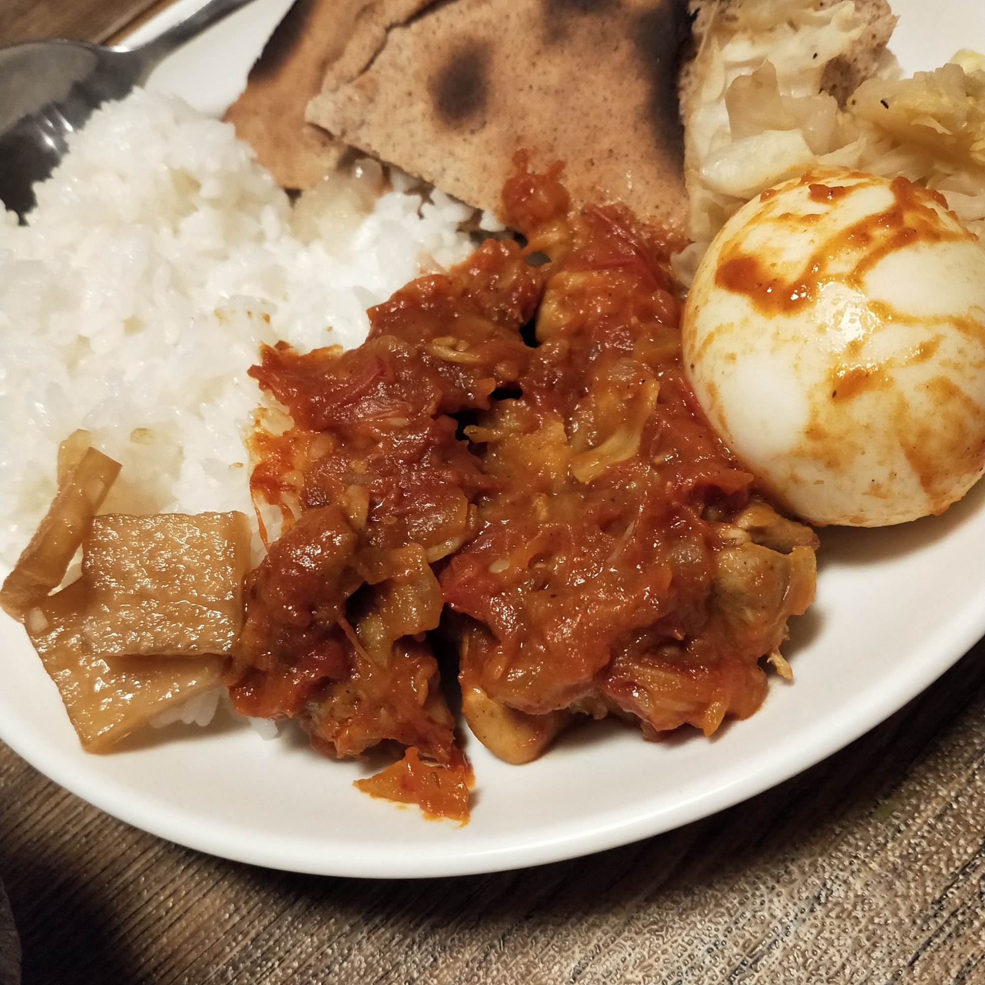 フレッシュトマトと卵のスパイスカレー