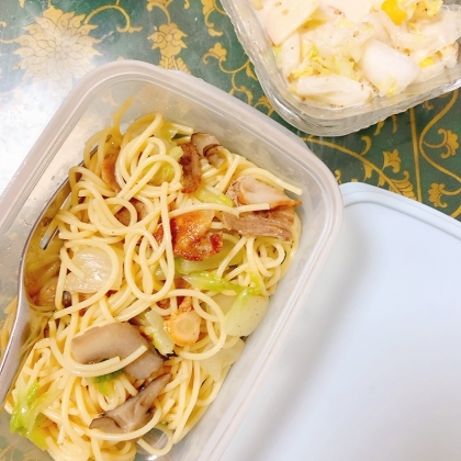 鶏皮☆鶏肉の皮と玉ねぎの和風パスタ☆大葉のせ