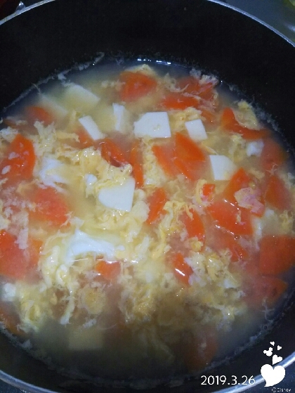にんじんと豆腐と卵の味噌汁