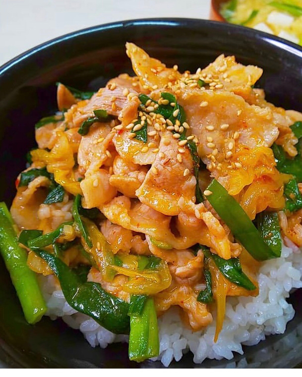 ごま油香る♪♪豚キムチ丼