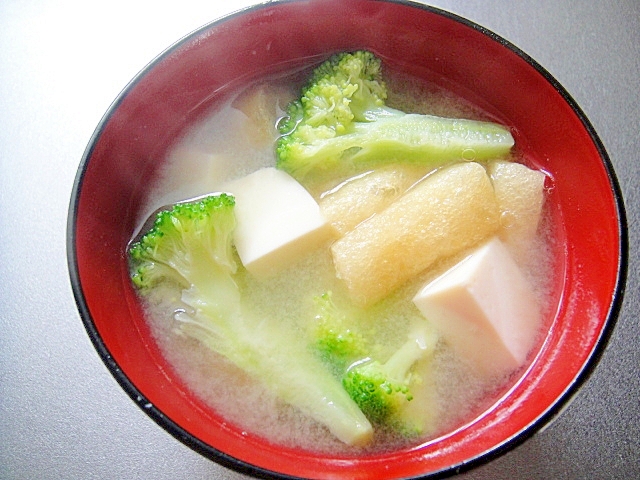 ブロッコリーと豆腐の味噌汁