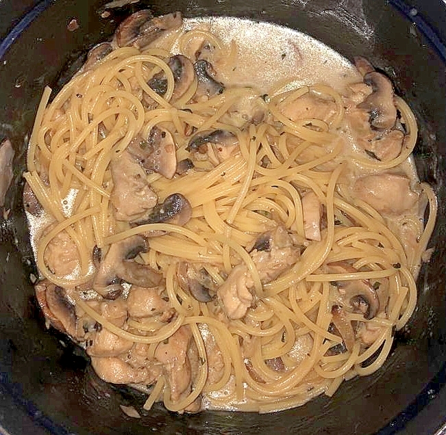 スイス人に教わった　鶏肉の醤油クリームソースパスタ