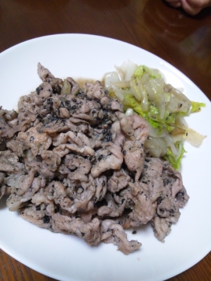 しょうが焼きにゴマを合わせるのは思いつきませんでした〜
ごまたっぷりで、プチプチの食感もいいですね♪
ごちそう様でした♡
