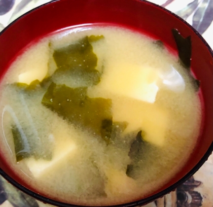 豆腐・大根の葉の味噌汁