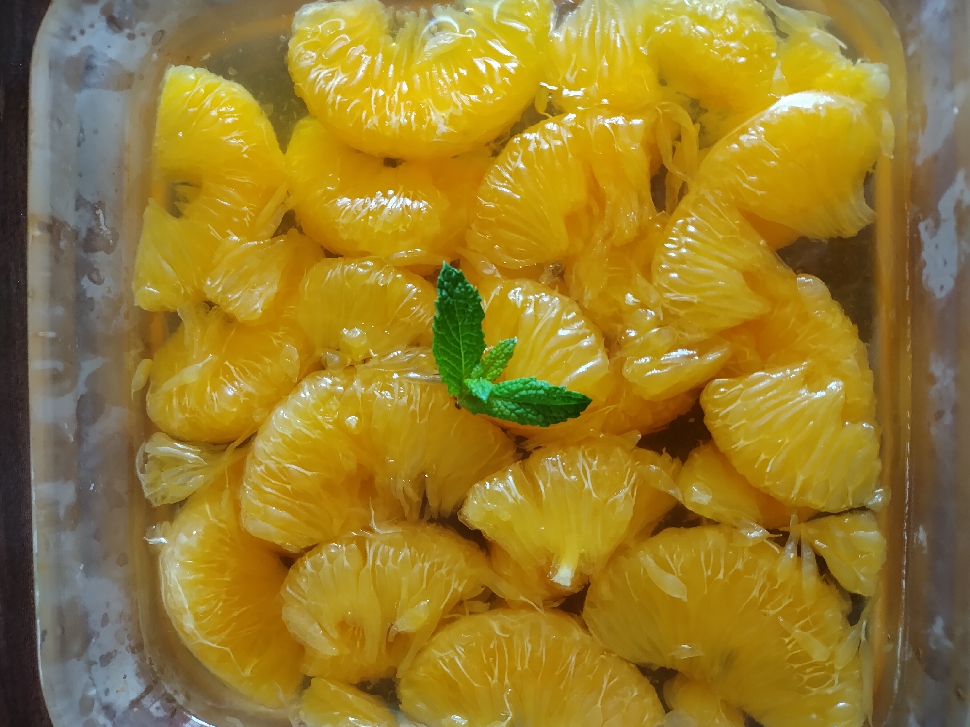 透明な器に盛り付けられた甘夏のシロップ漬け