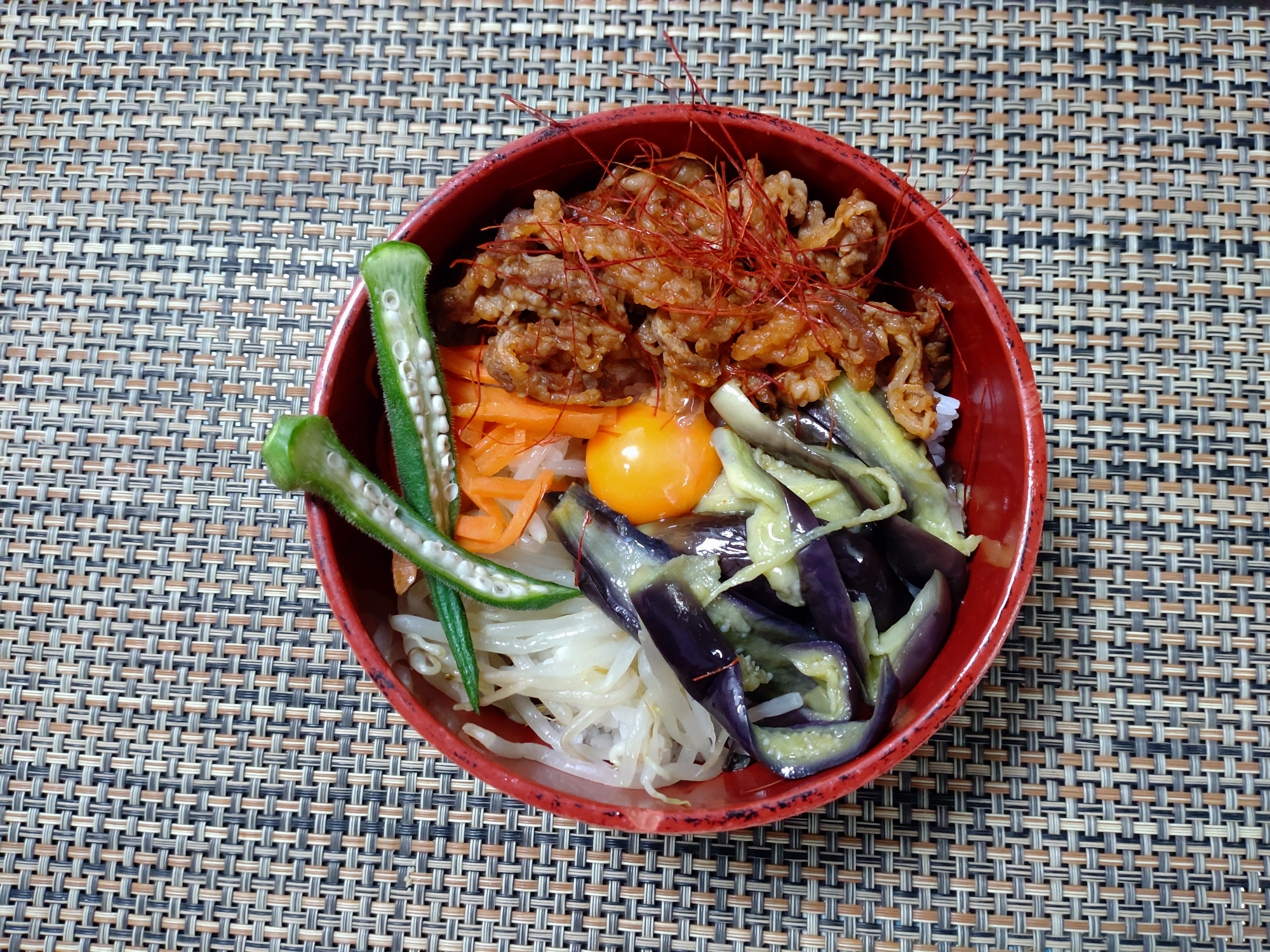 夏野菜でビビンバ丼！レンチンで簡単