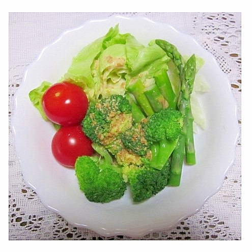 野菜サラダ（レタス・アスパラ・ごまドレetc..）