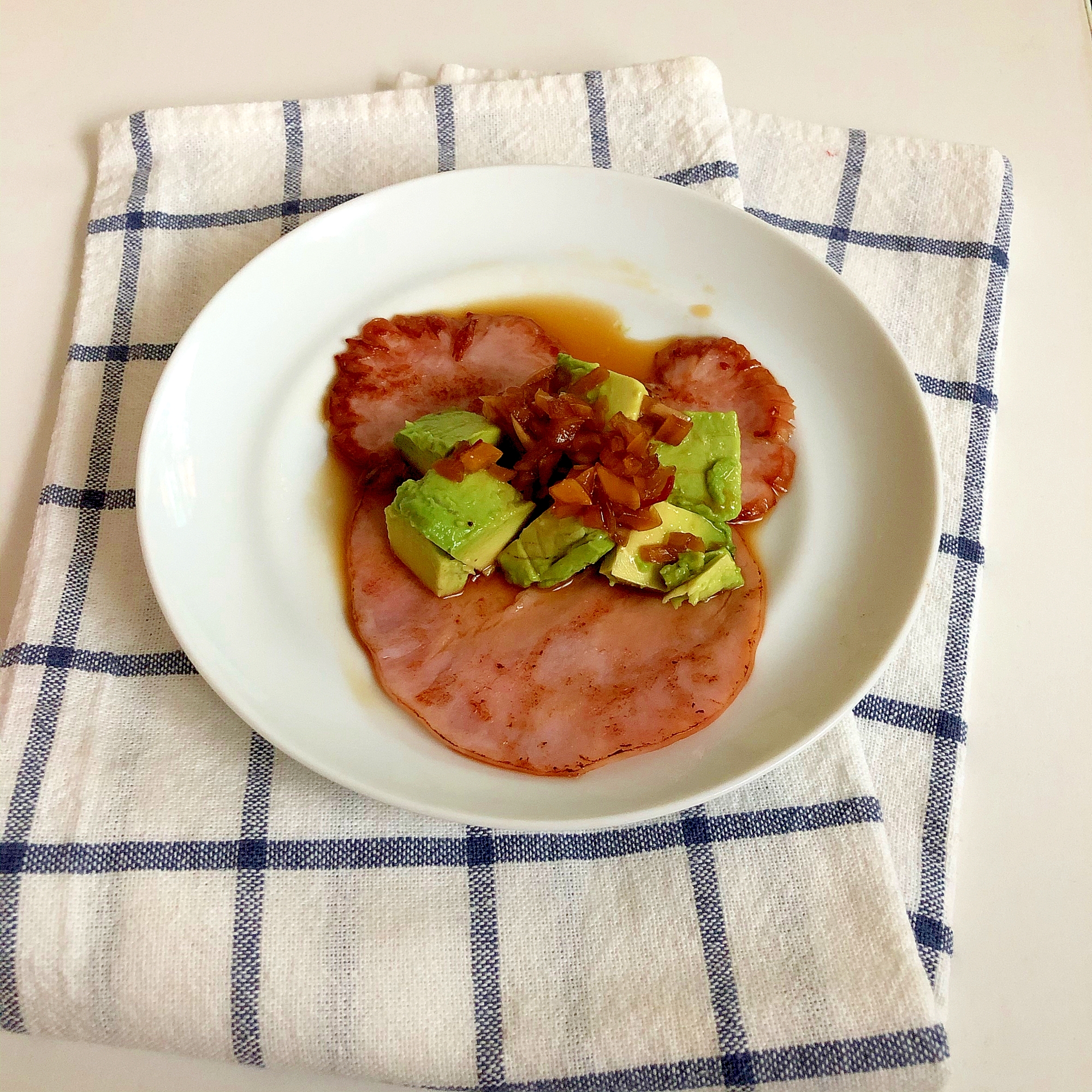 朝食♪ ハムとアボカドのフィナデニソースかけ♪