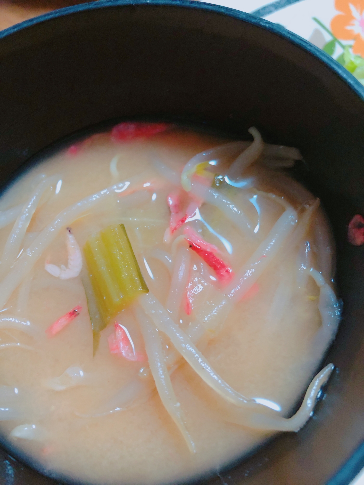 健康的！もやしと小松菜と桜海老の味噌汁♡