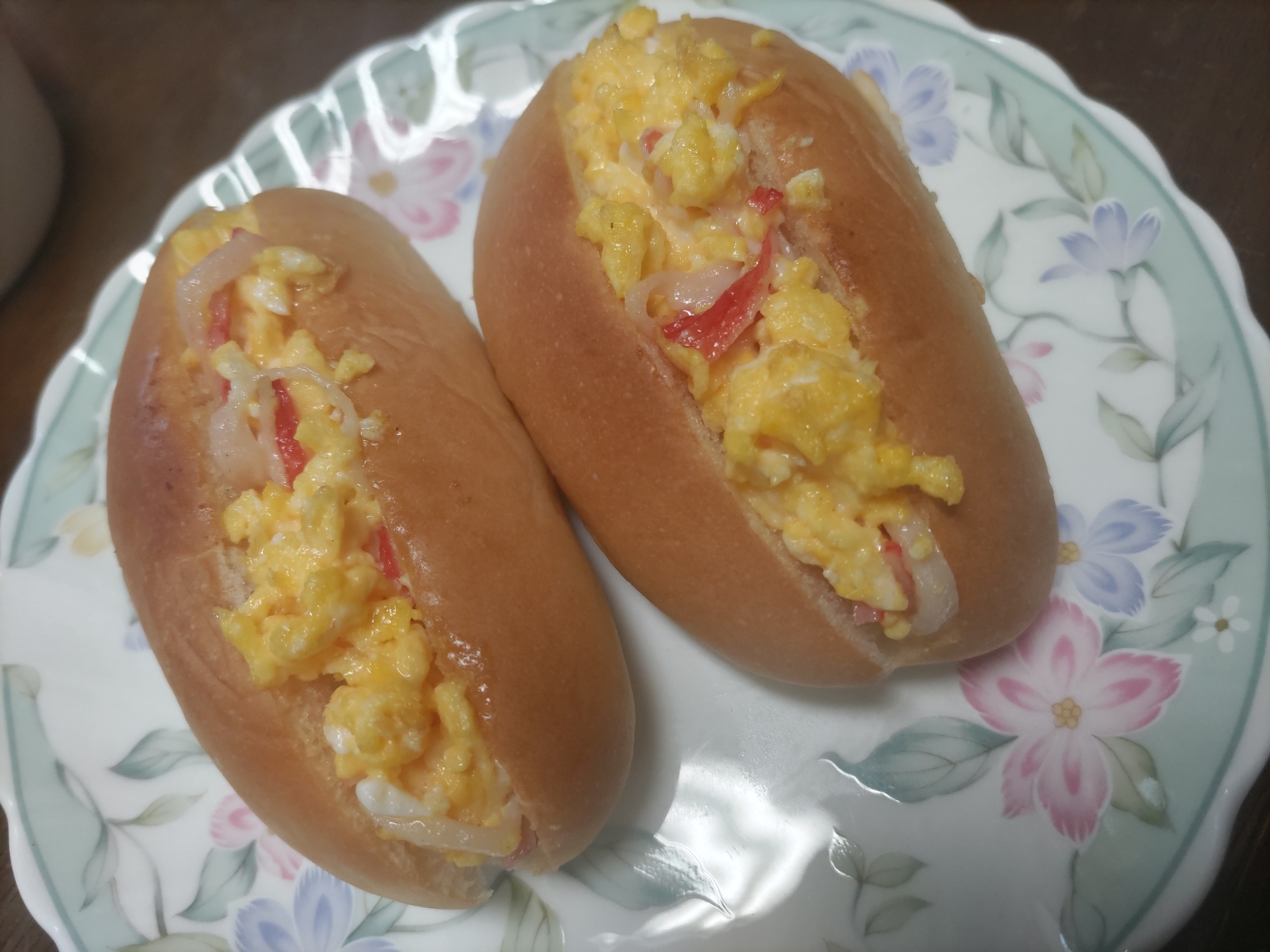 炒り卵とカニカママヨの牛乳パンサンド