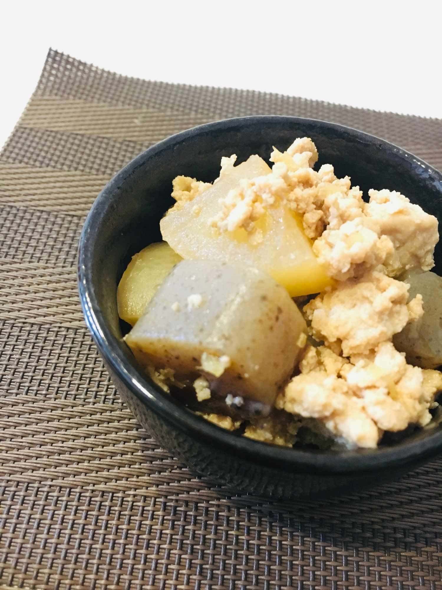 生姜たっぷり甘辛味！大根と蒟蒻のそぼろ煮