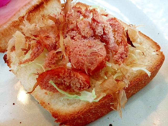 キャベツと焼き明太子とかつお節のミニトースト