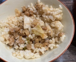 玄米とキムチ納豆丼