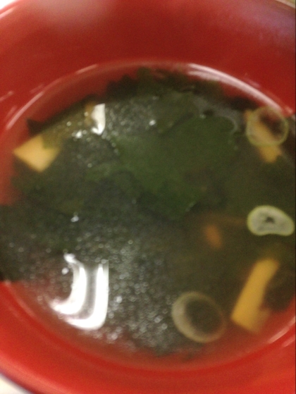 簡単♪お湯を注ぐだけ♪カニかまとわかめの中華スープ