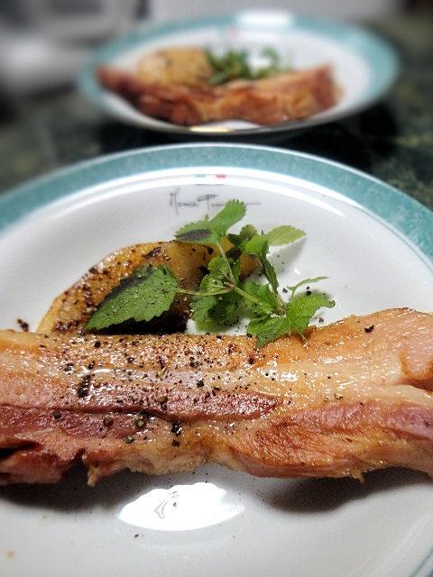 贅沢★ベーコンのステーキ★ナシのソテー添え