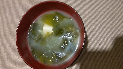 豆腐、わかめの味噌汁