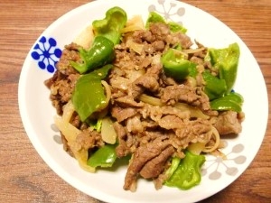 シンプルな味が野菜も牛肉の美味しさが分かりますね。ちょっと苦手な加熱した玉葱とピーマンも炒め加減で美味しく感じられました。ご馳走さまでした♪