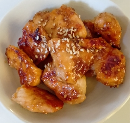 ゴマが大好きなのでゴマたっぷりの照り焼き美味しかったです♥️お弁当のおかずに作らせて頂きました♥️鶏むね肉が思った以上に柔らかくて味付けも丁度良かったです♫♥️