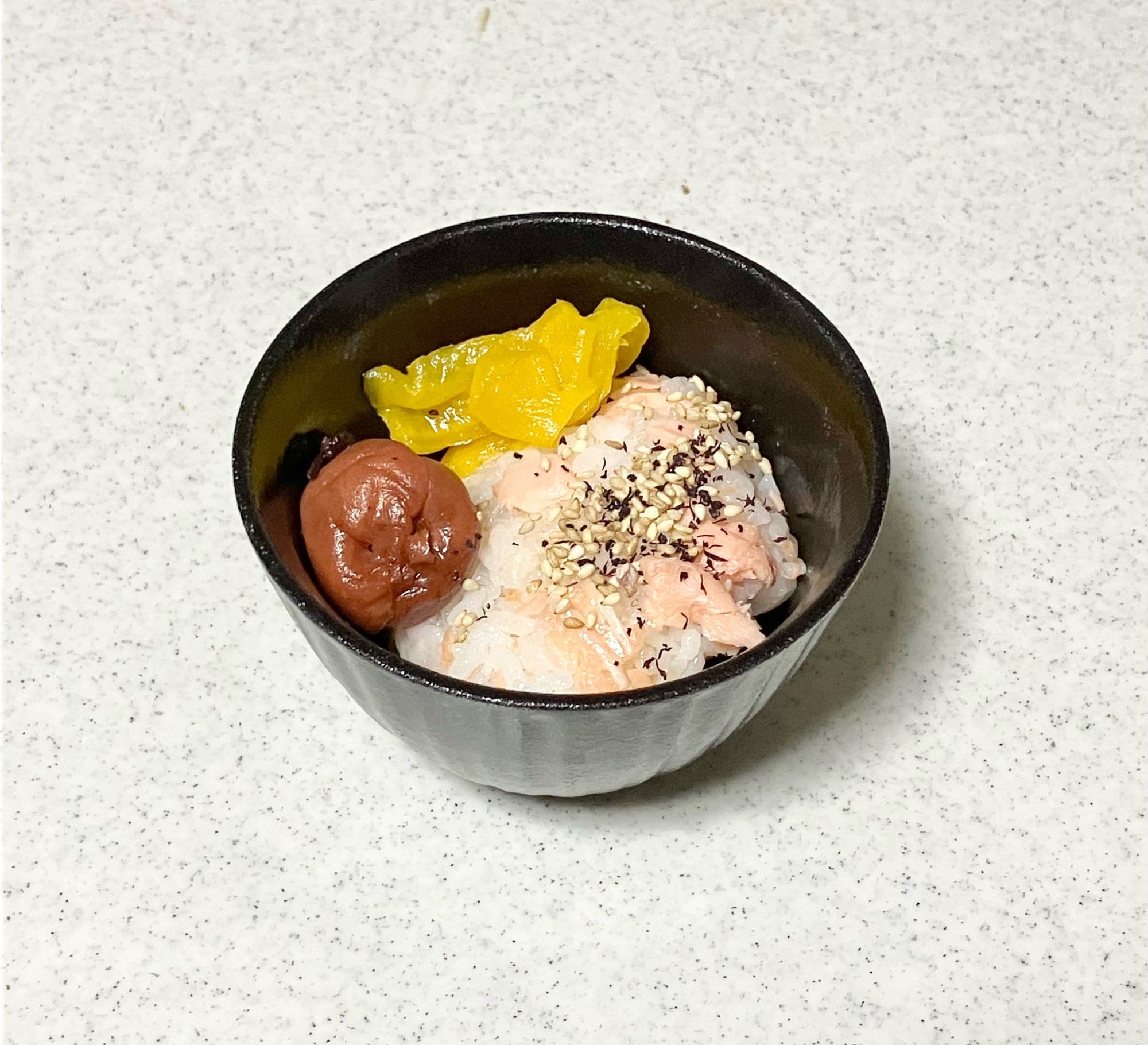 簡単☆鮭と梅干しのせご飯