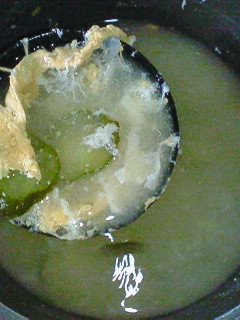 昆布だしで☆きゅうり卵味噌汁